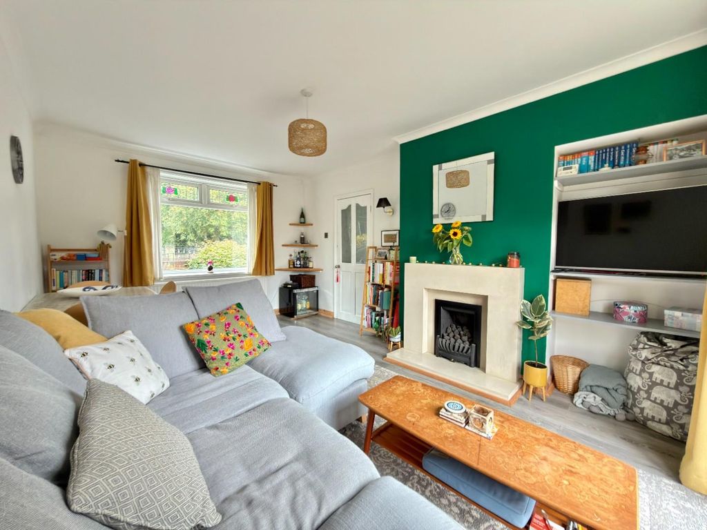 Property photo 2 of 32