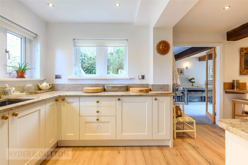 Property photo 3 of 21 Breakfast Kitchen