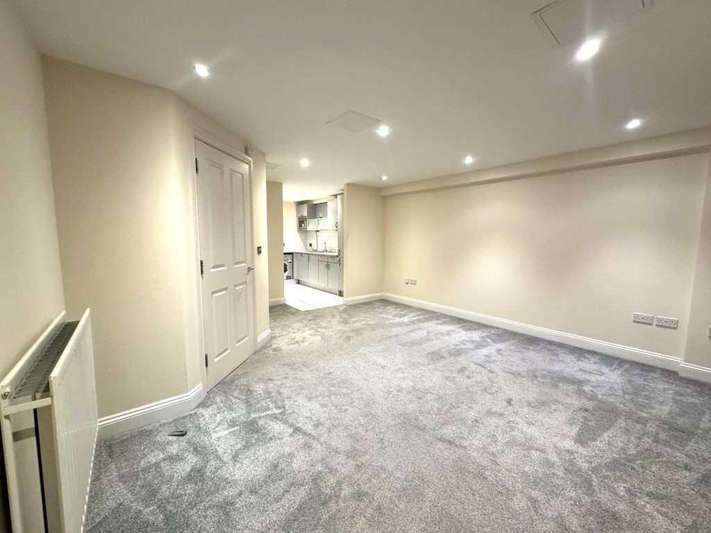 Property photo 3 of 13 8