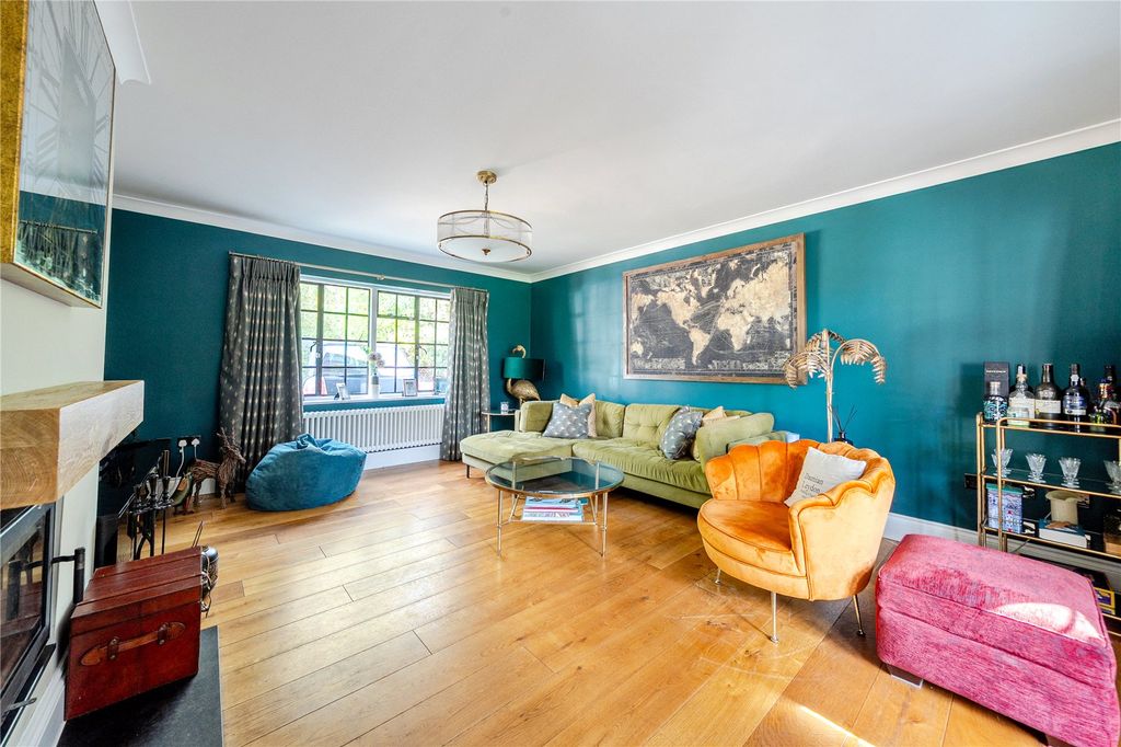 Property photo 2 of 24 Living Room