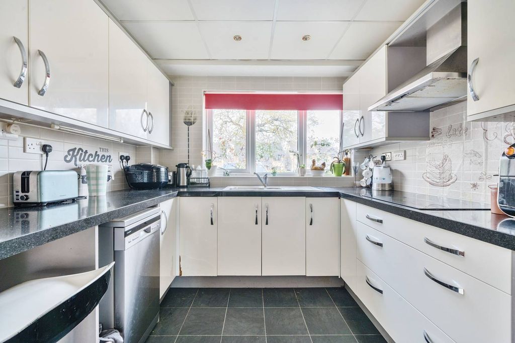 Property photo 3 of 19