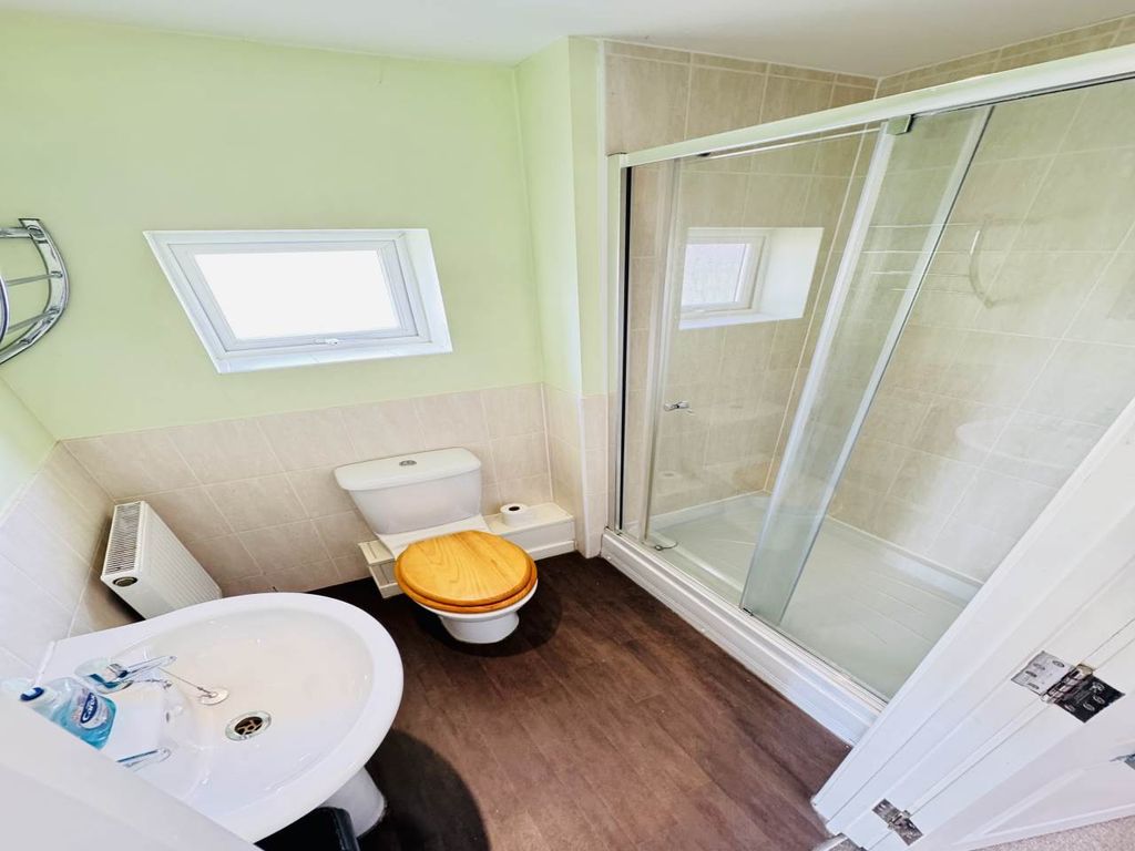 Property photo 3 of 6 En-Suite