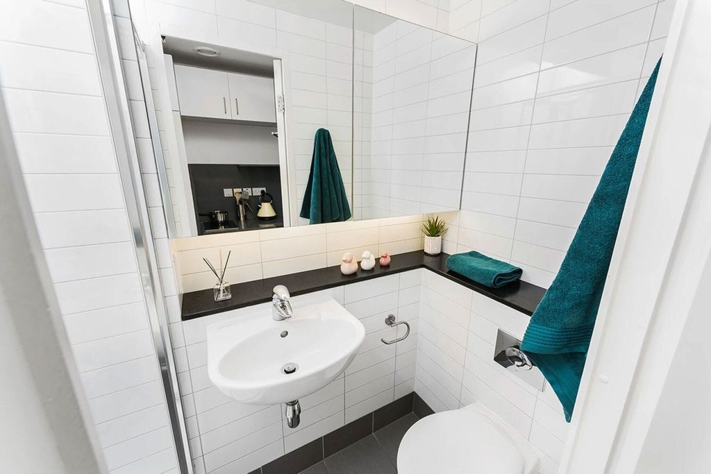 Property photo 3 of 11 Bathroom