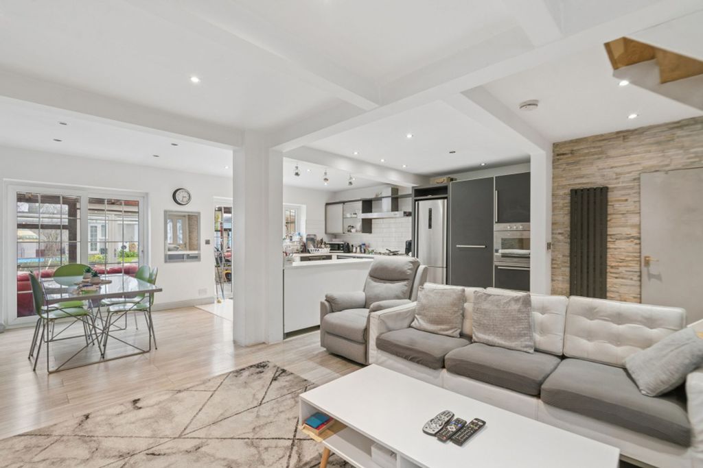 Property photo 3 of 24