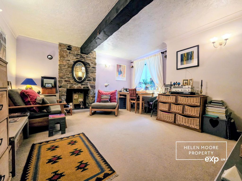 Property photo 3 of 11