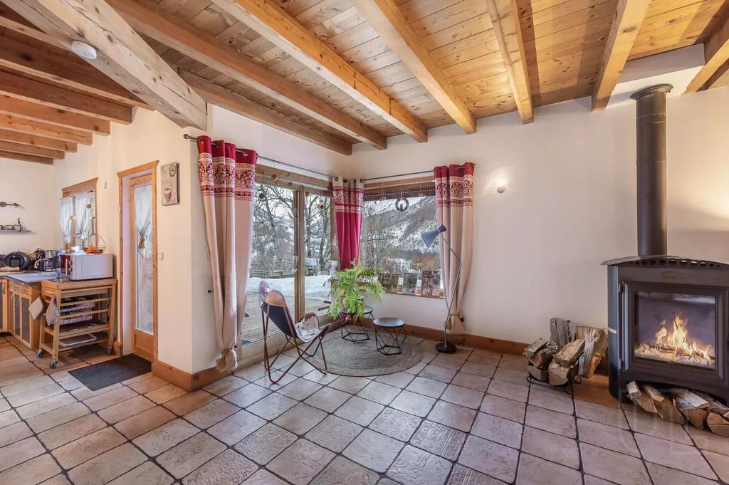 Property photo 3 of 12