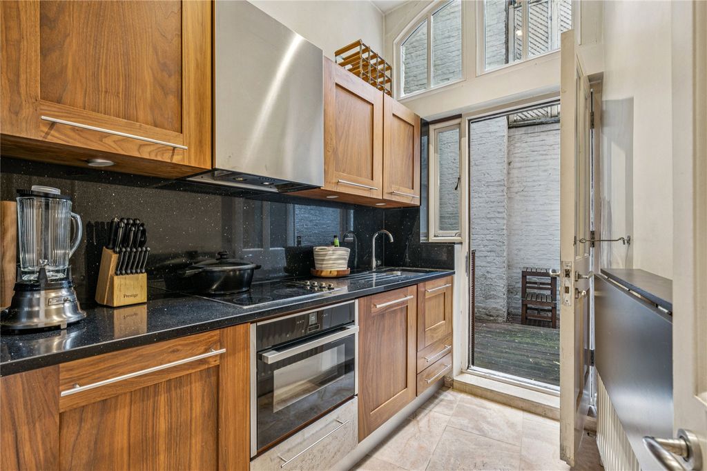 Property photo 2 of 14 Kitchen