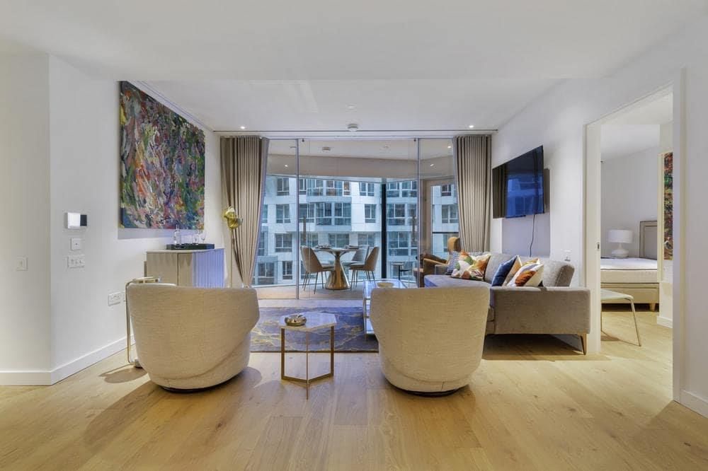 Property photo 2 of 11 Oakley House, Electric Boulevard London, Sw11 8Bs
