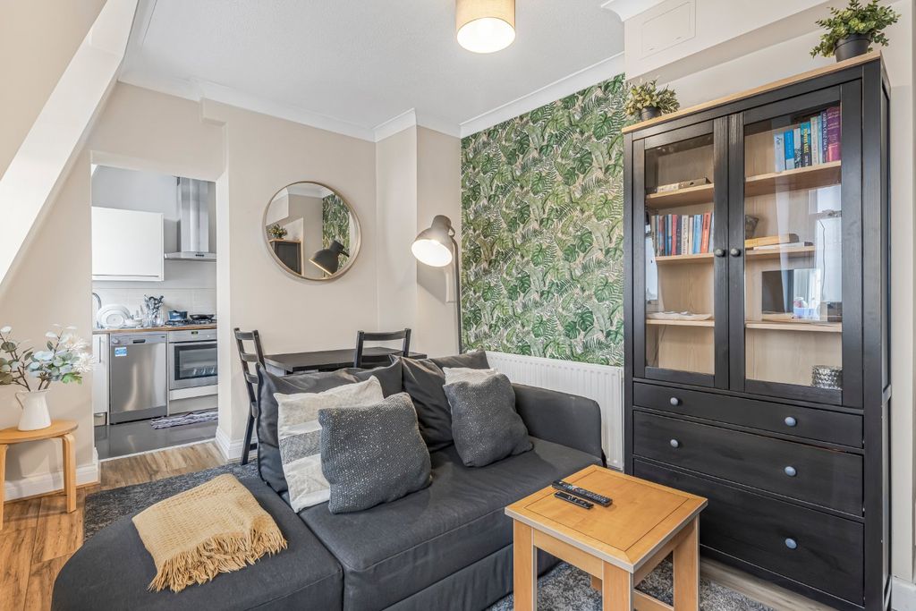 Property photo 3 of 10 3