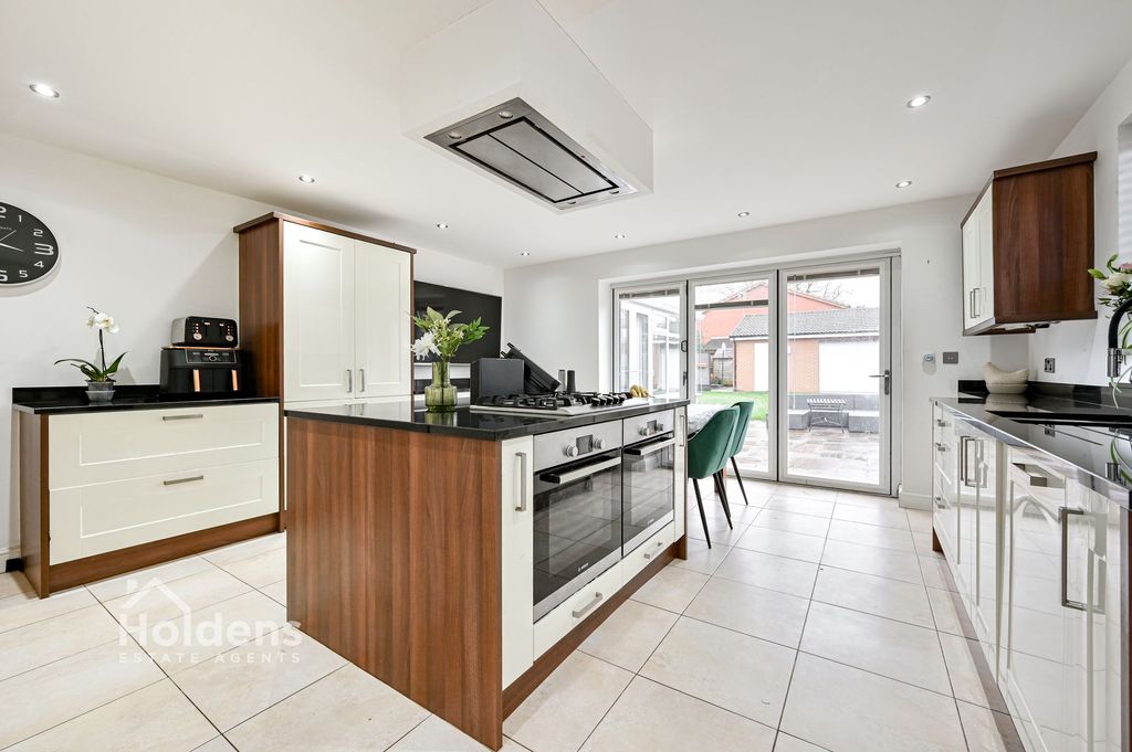 Property photo 2 of 26