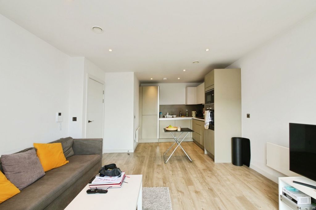 Property photo 2 of 12 Lounge