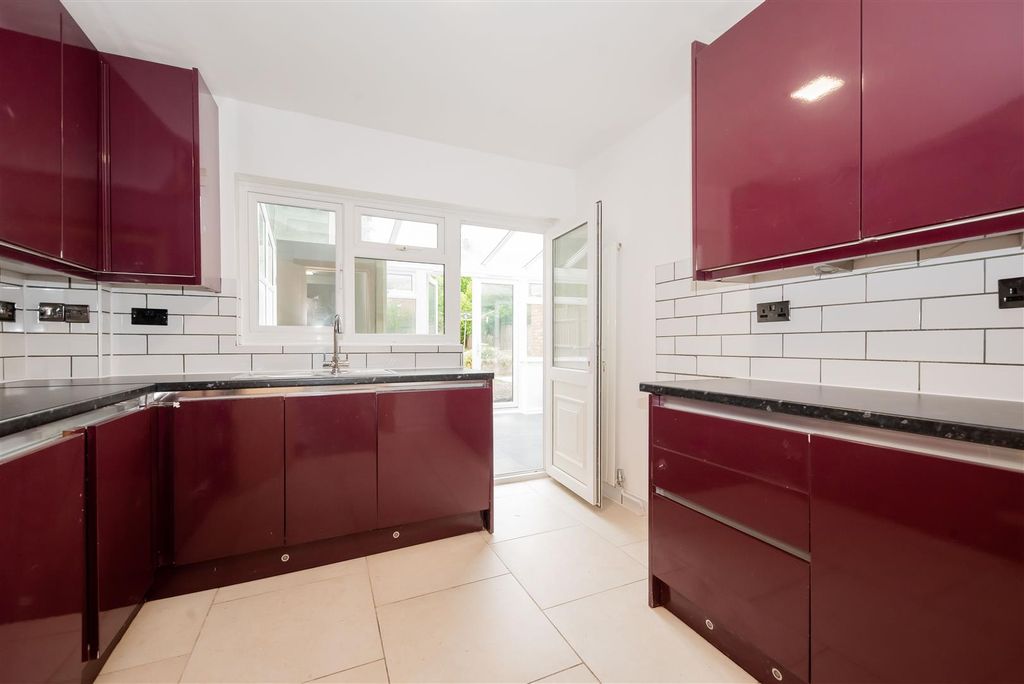 Property photo 2 of 25