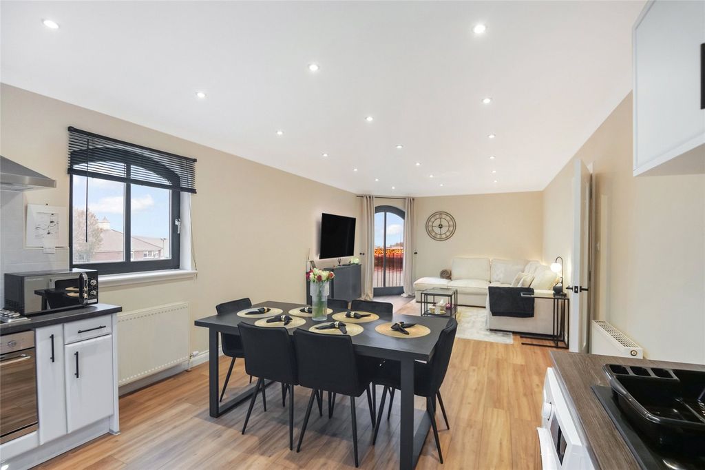 Property photo 3 of 24 Picture No. 06