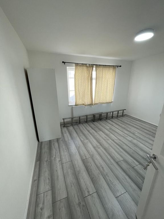 Property photo 3 of 9 Bedroom