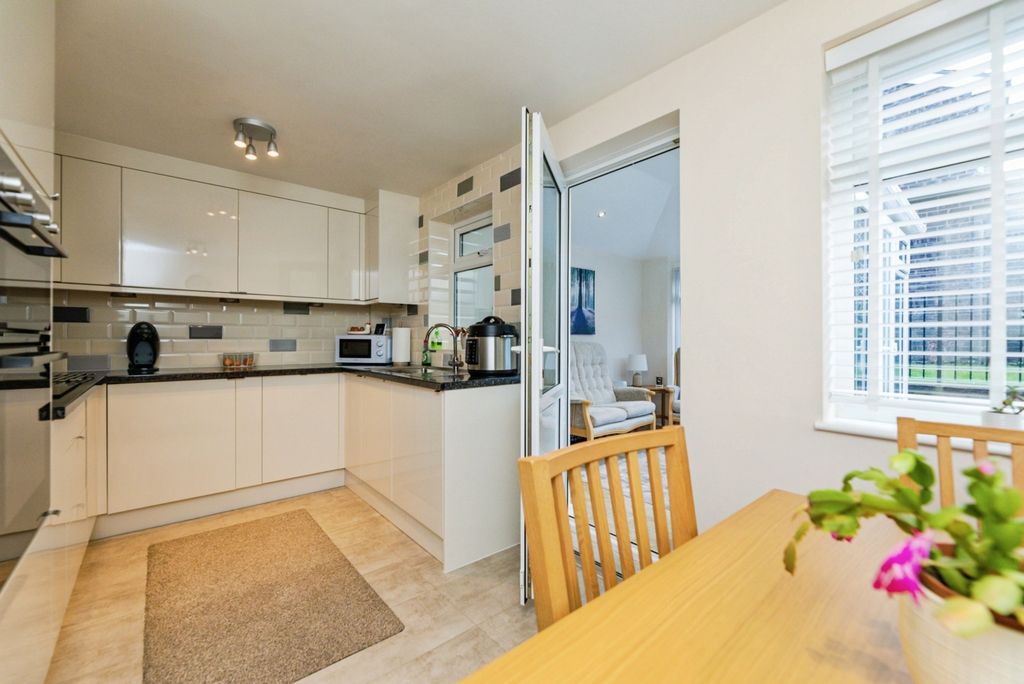 Property photo 3 of 16 Pbox-Img.Jpg