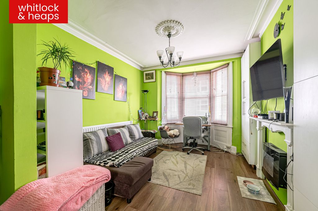 Property photo 3 of 10 liv