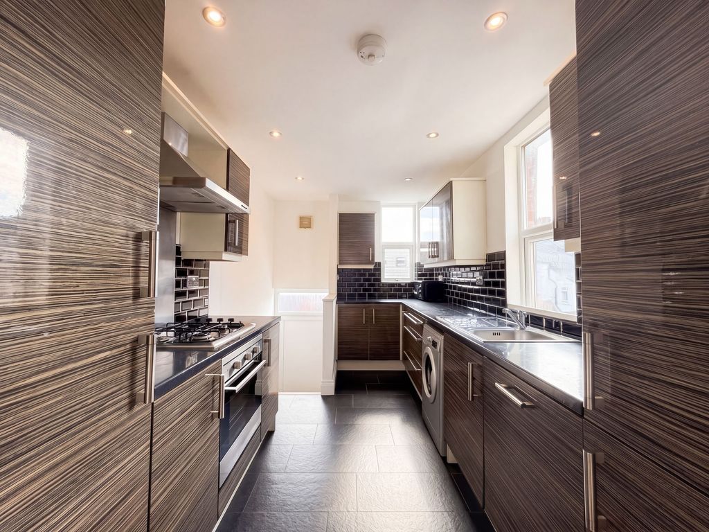 Property photo 1 of 7 Kitchen