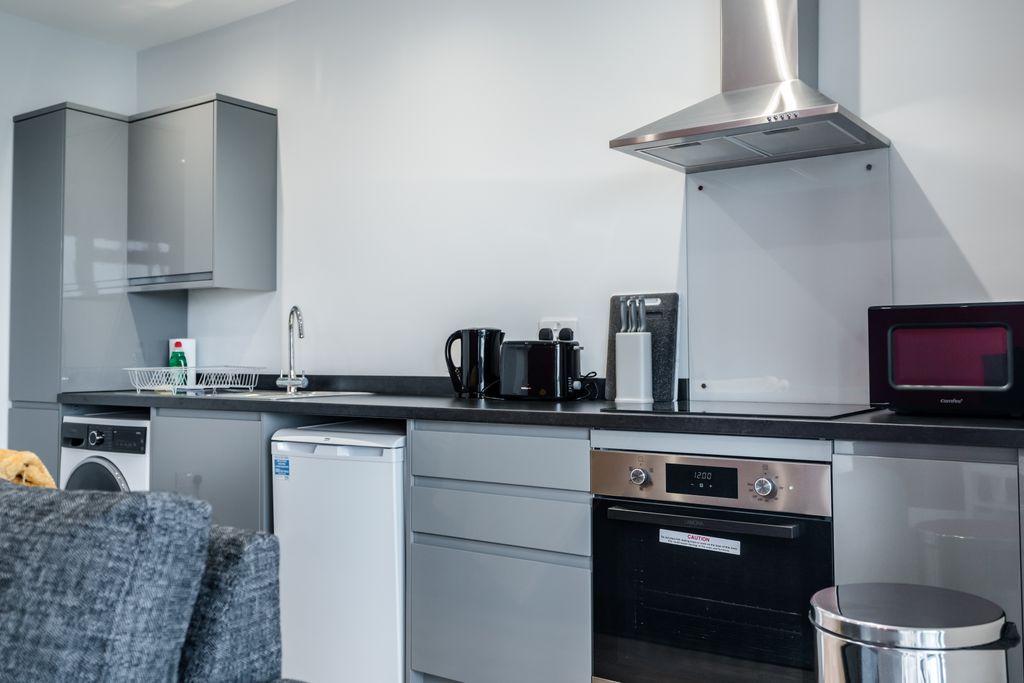 Property photo 3 of 10 Kitchen