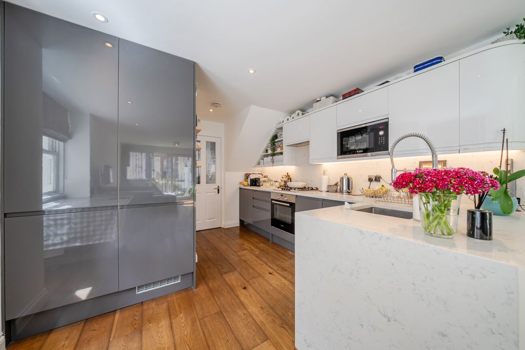 Property photo 2 of 12 1471799-12-6A2985...