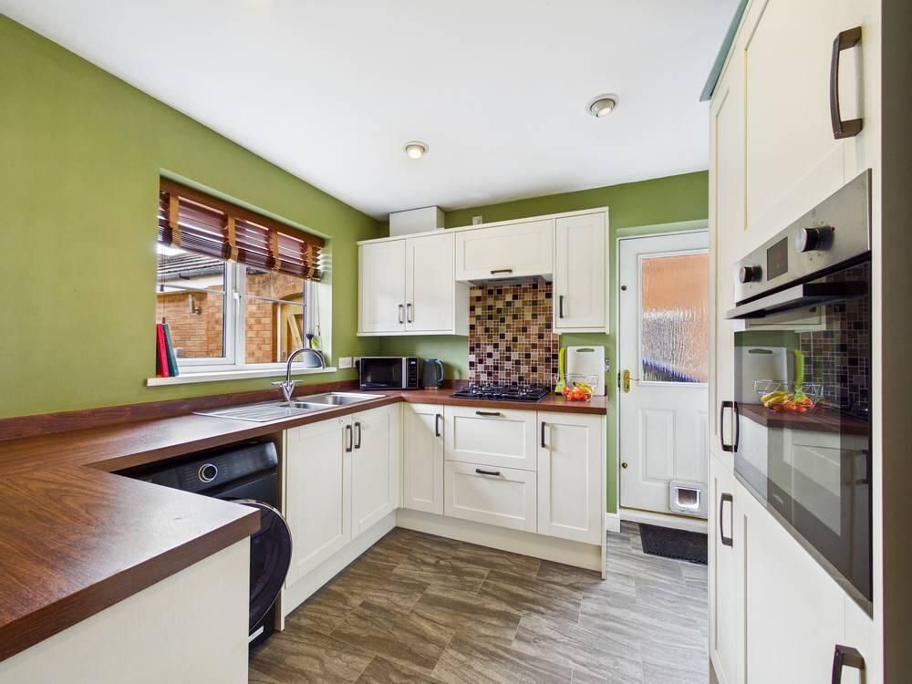 Property photo 3 of 13 Kitchen