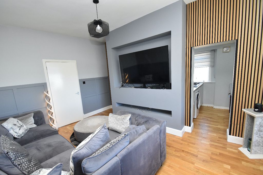 Property photo 3 of 14 5126564