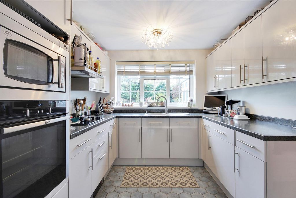 Property photo 3 of 24 Kitchen