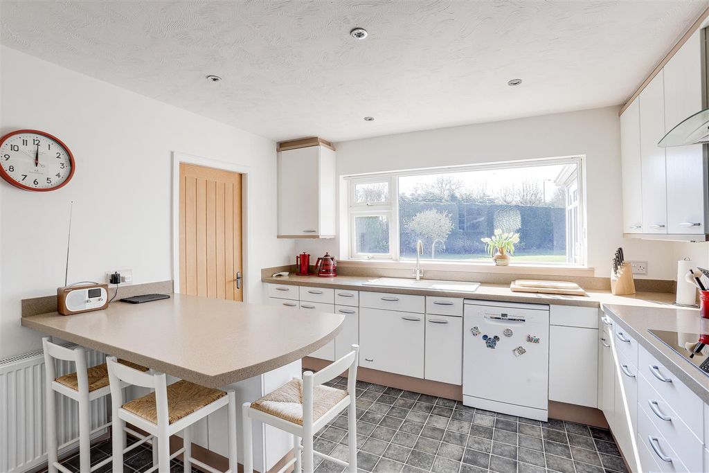 Property photo 2 of 38 4757.Jpg