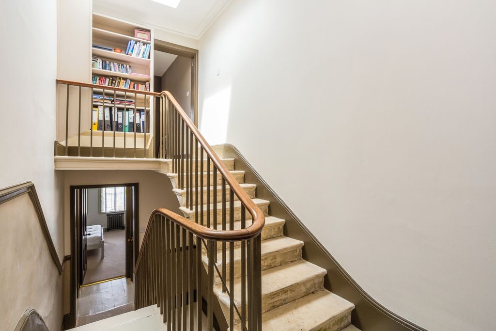 Property photo 2 of 15 20 Lansdown Parad...