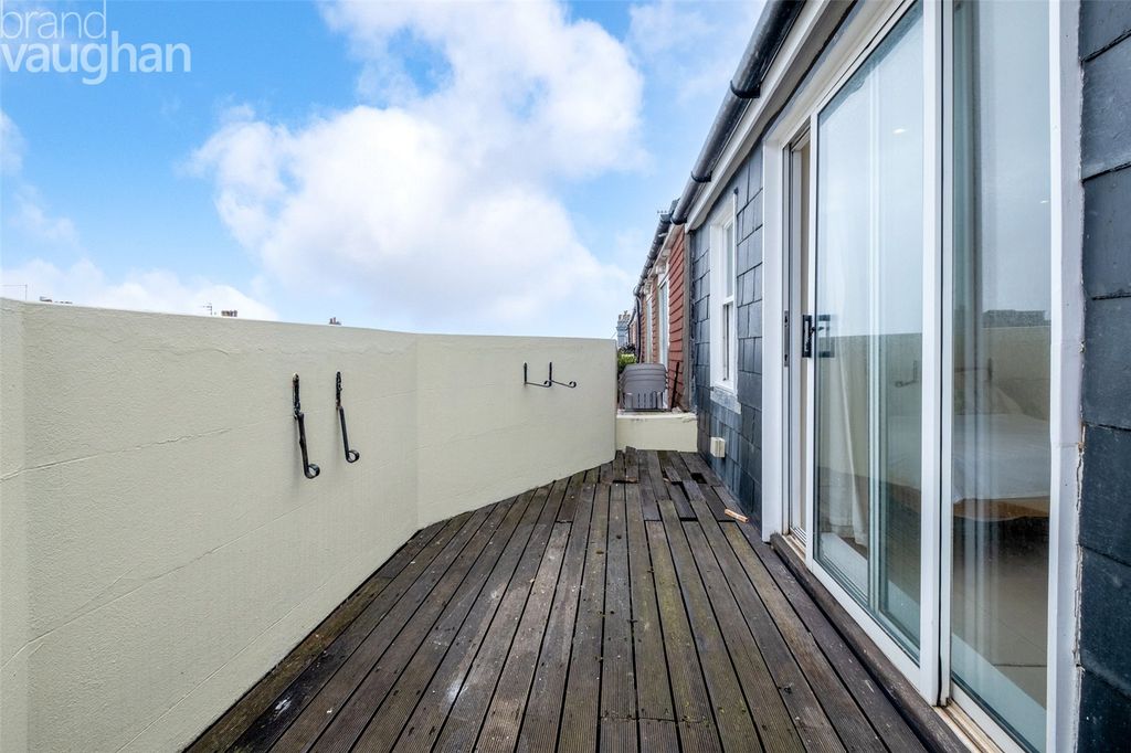 Property photo 3 of 14 Balcony