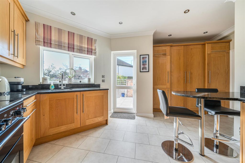 Property photo 2 of 18 1380136-9-6914B2B5458A4.Jpg