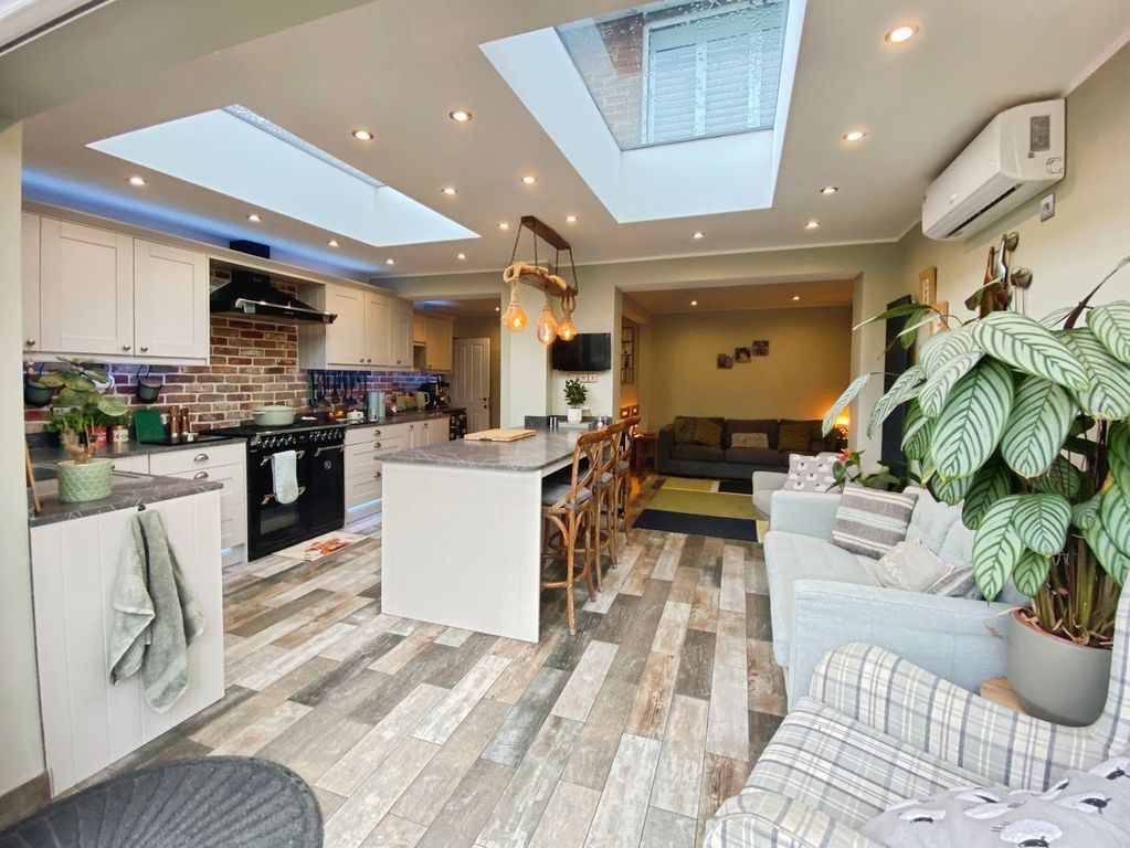 Property photo 3 of 30 Pbox-Img.Jpg