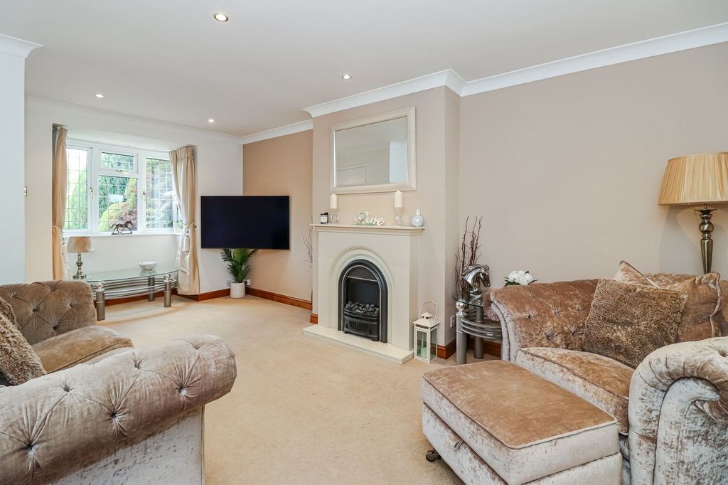 Property photo 2 of 28