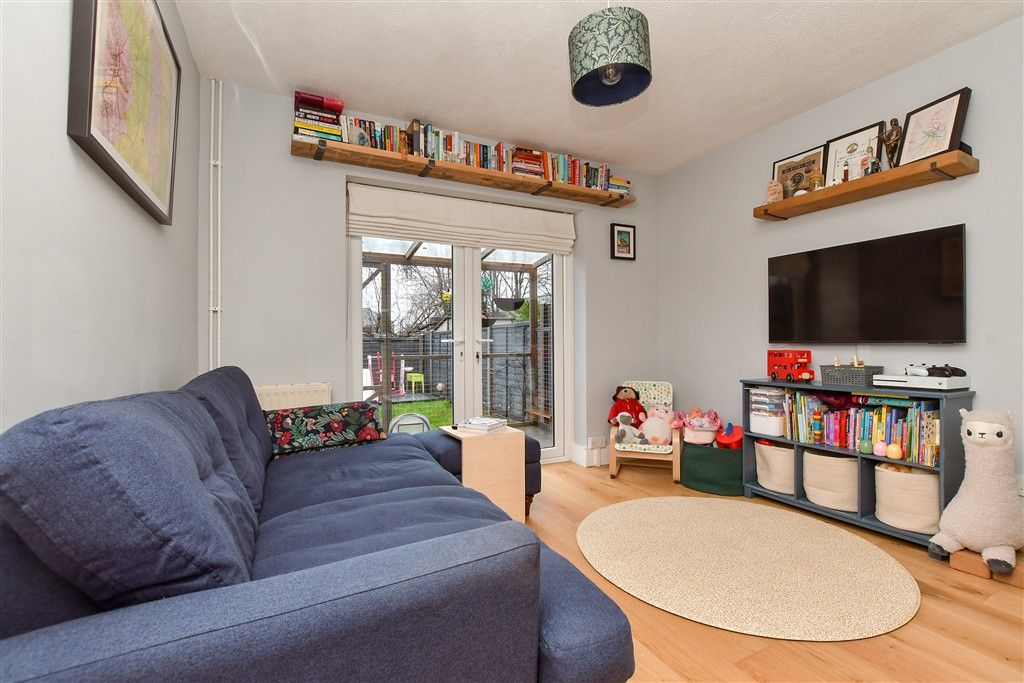 Property photo 3 of 12 Lounge