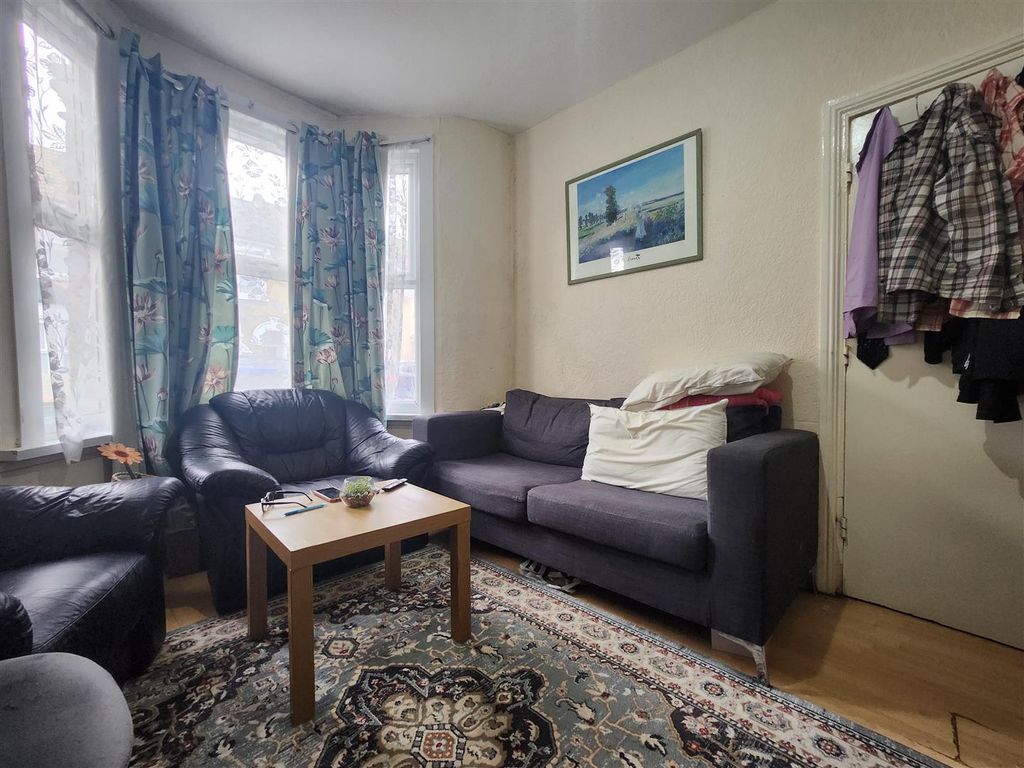 Property photo 2 of 9 R2.Jpg