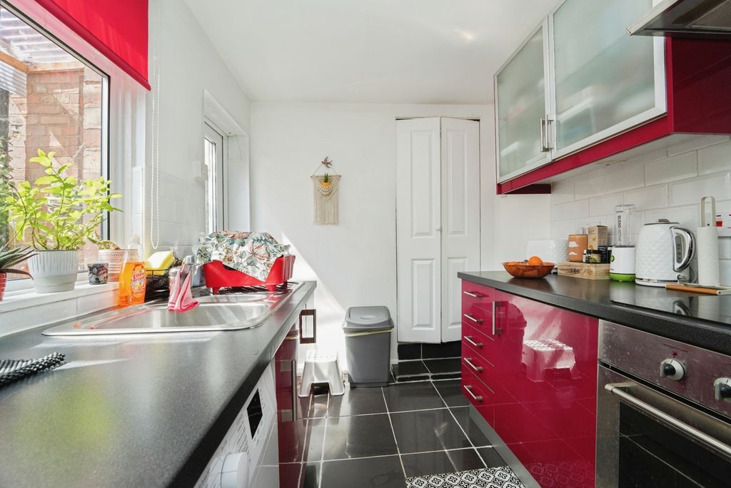 Property photo 2 of 16 Kitchen