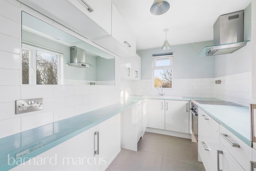 Property photo 3 of 8 Kitchen