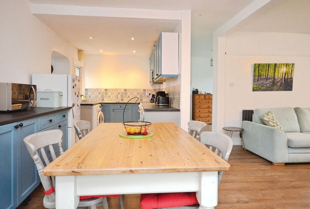 Property photo 3 of 23