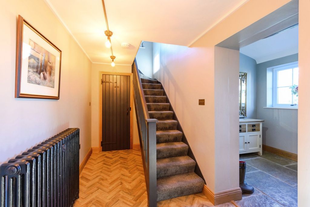 Property photo 2 of 12 Hallway