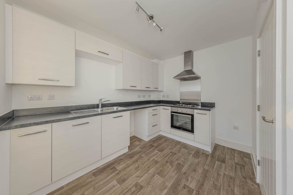 Property photo 3 of 23