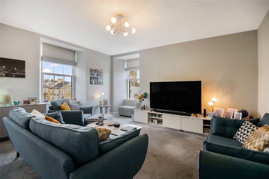 Property photo 2 of 29 Picture No. 21