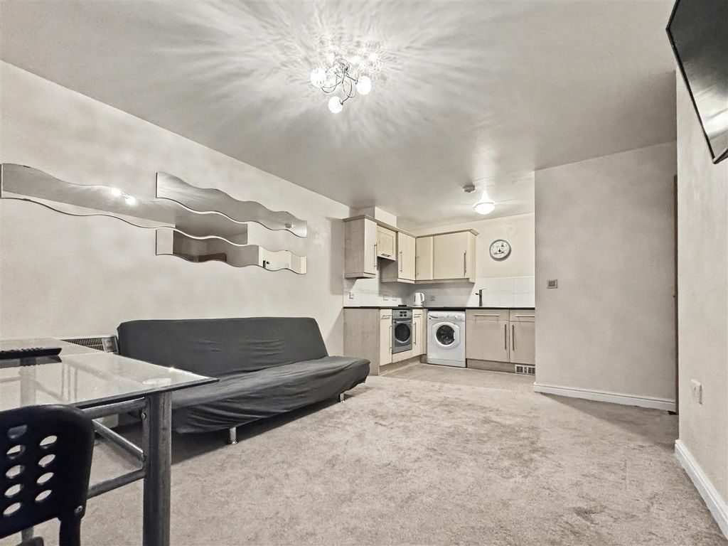 Property photo 3 of 7