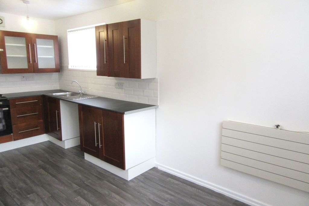 Property photo 3 of 12 Kitchen