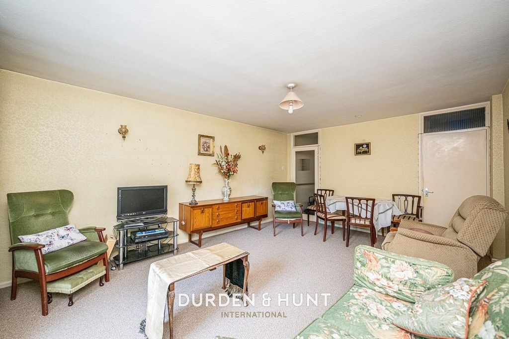 Property photo 3 of 14 Hollies-8.Jpg