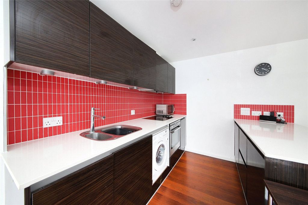 Property photo 3 of 10 Kitchen