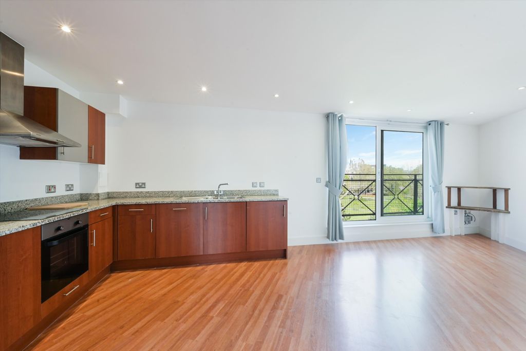 Property photo 2 of 13 Image