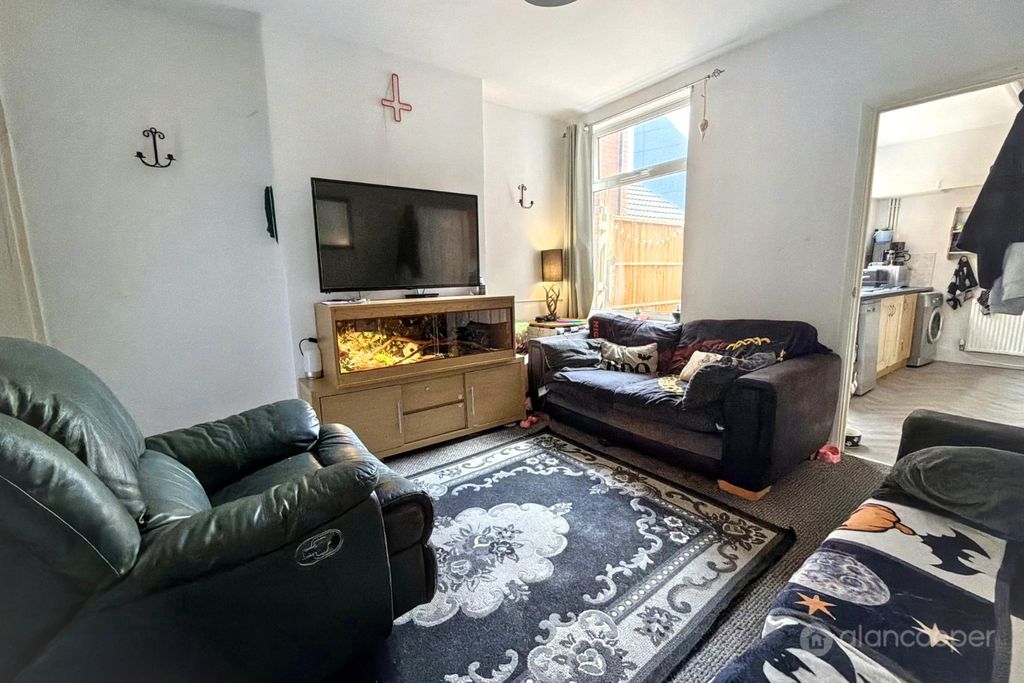 Property photo 2 of 17 5079063
