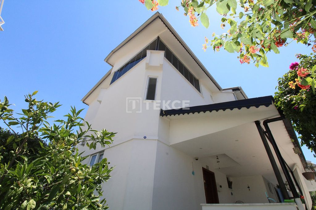 Property photo 2 of 38