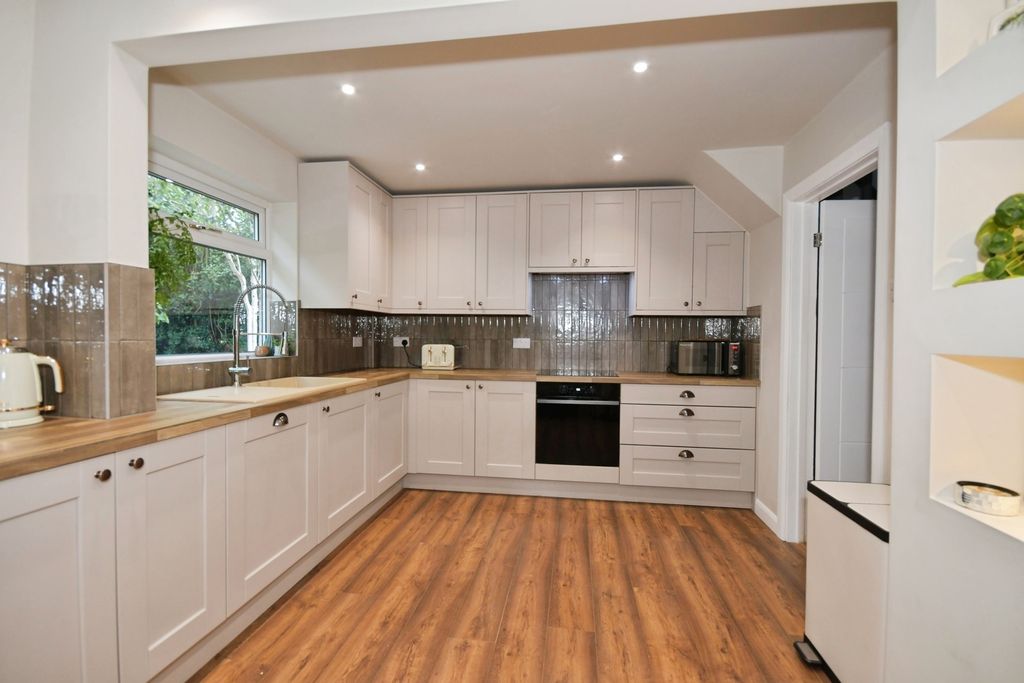 Property photo 2 of 24 Pbox-Img.Jpg