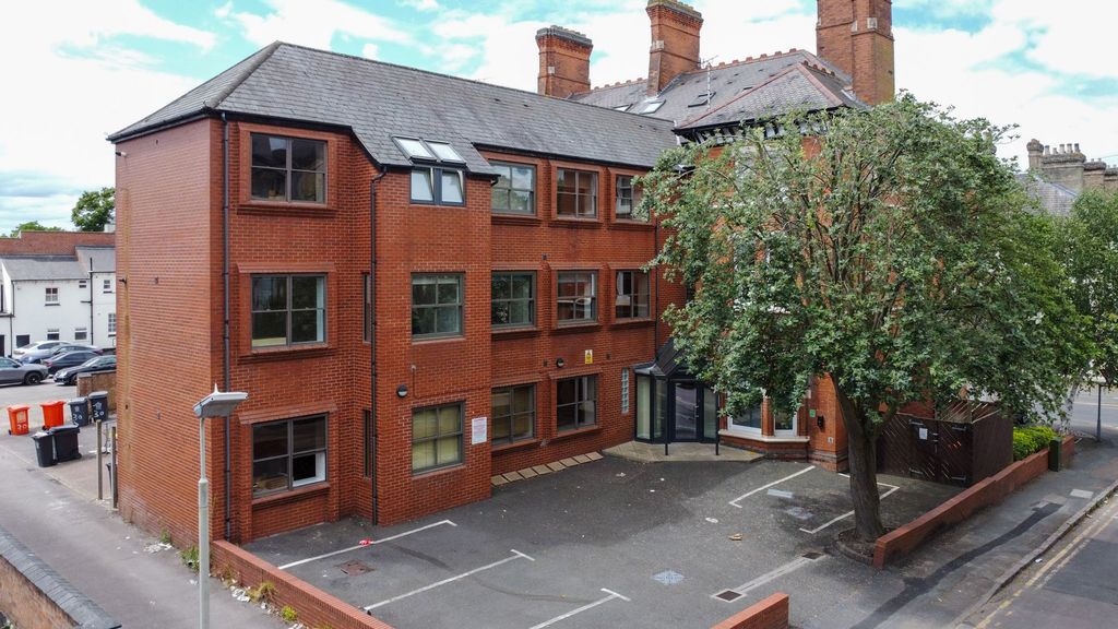 Property photo 1 of 33