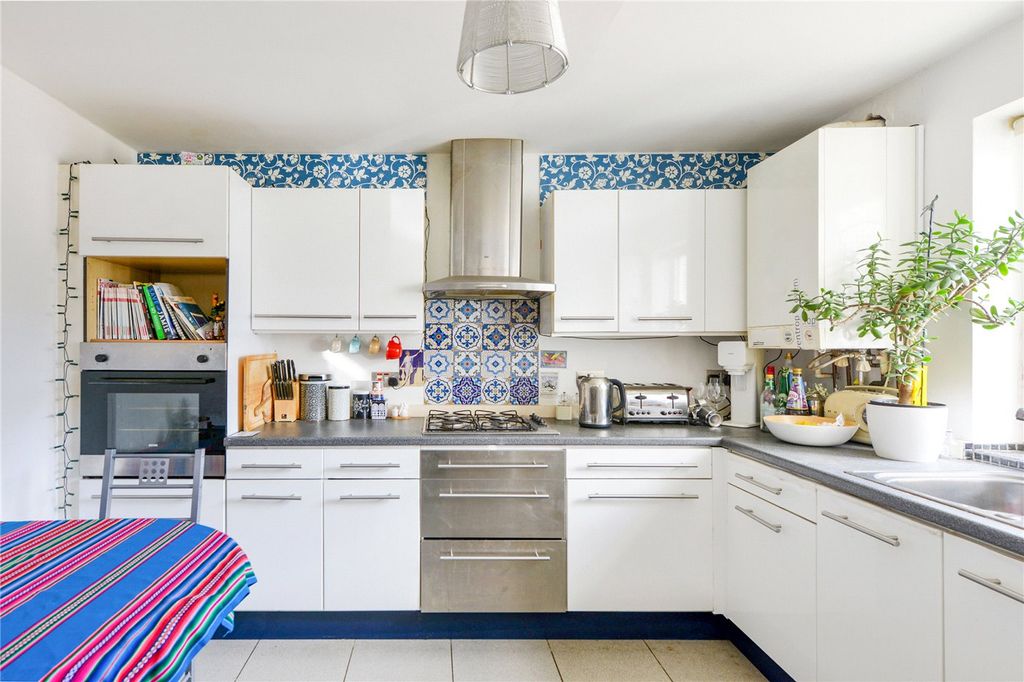 Property photo 2 of 8 Kitchen